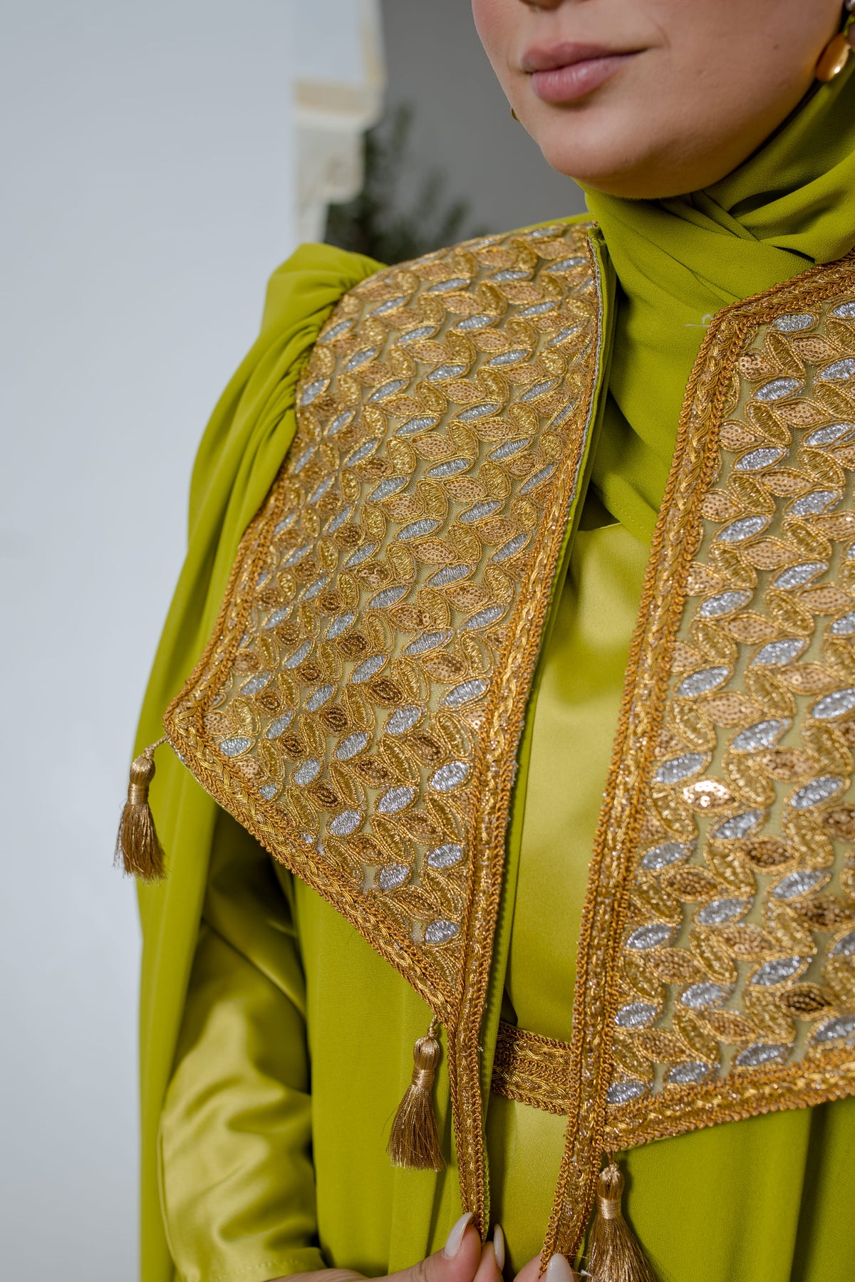 Abeya et Fond de Robe Vert